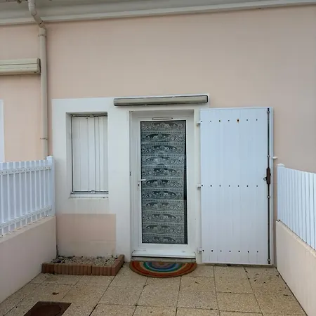 225 Rue De La Source דירה